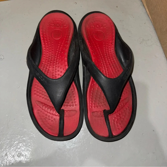 Men’s Crocs Brand Casual Red and Black Rubber Summer Flip Flops Sandals Size: 10 - Picture 5 of 16